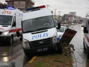 ANTALYA'DA POLİS OTOSU KAZASI